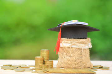 4月から始まった多子世帯の「大学授業料無償化」。子ども3人以上の世帯が対象らしいけど、ほかにも条件はある？
