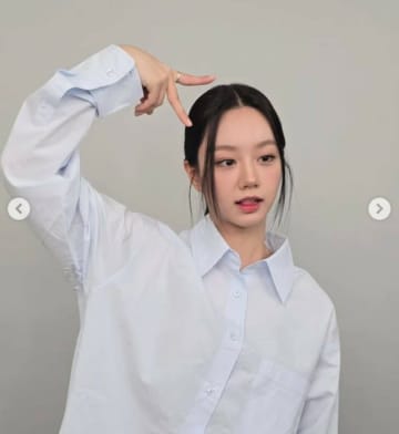 ヘリ（Girl’s Day）、シャツ1枚とポニーテールだけでも美貌の全盛期を更新…グラビアオフショット公開