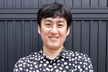 人気トリオ芸人、ボクシング会場で働く現在に注目「渋すぎます」「働く男の顔やねー」