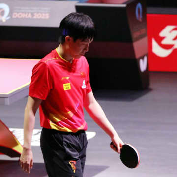 ＜卓球＞王楚欽のラケットを壊したのは主審か、台の上で2度押しつぶす映像が物議