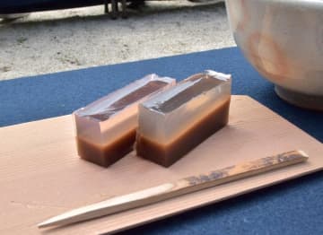 梅ようかんで茨城の空表現　大洗・老舗梅干し店吉田屋　菓子製造に参入、2種類発売