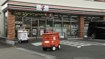 ロンビーなど3社、自動走行ロボットによる「7NOW」の屋外配送を東京八王子で開始