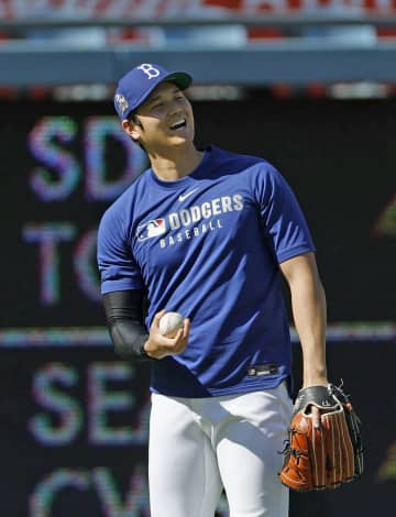 大谷翔平、スライダーを投球　投手復帰へ「前進」と監督