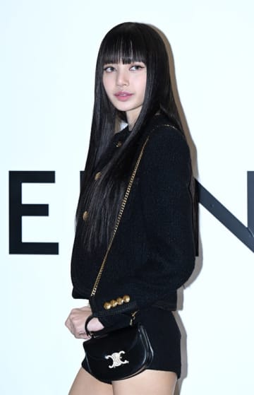「認めてないけど隠してもない」BLACKPINK・リサの“彼氏”とは？ 仏名門一族の御曹司、結婚は既定路線？