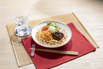 セブン-イレブン「飯田商店」監修の8種のスパイスがきいた「冷し担々麺」発売