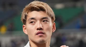 26歳日本人スター、イメチェン！？「銀髪めっちゃかっこいい」「結婚指輪光ってて、切ない」とファン反応