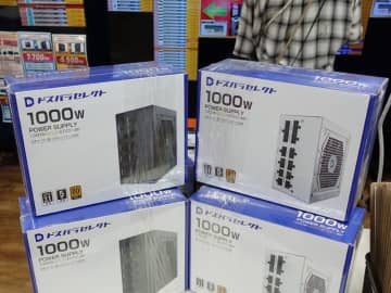 ドスパラセレクトの電源に1,000Wモデル、カラーは2色 電源本体と同じ色のケーブルが付属