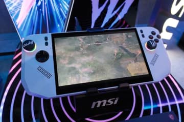 MSIのポータブルゲーム機「Claw」にRyzen版が登場。漆塗りの浮世絵ノートも
