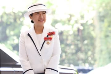 《愛子さまも引き継がれて》雅子さま　赤十字関連のご活動は「白」の装いで
