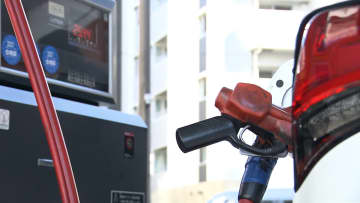 あすからガソリン定額補助スタート　段階的に1リットル10円引き下げへ