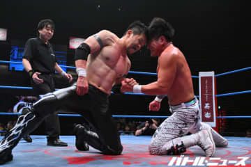 12年越しの悲願成就！親友同士での王座戦を制した吉岡世起が涙の世界ジュニア王座戴冠！