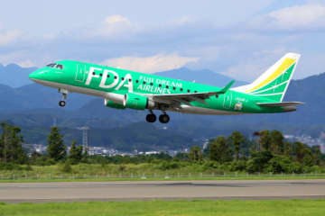 FDA退役機パーツ展示にロウリュで機内アナウンス？ "飛行機サウナプロジェクト"始動！ 名古屋空港近く「こまき楽の湯」