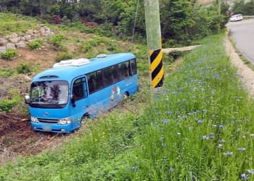 中学生ら24人を乗せた“体験学習バス”が事故…韓国・全羅南道で7人が軽傷
