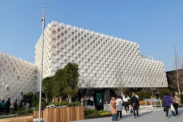 万博のイギリスナショナルデー、ピーター・ラビットが会場に