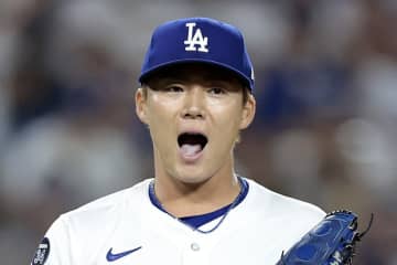 「“真のエース”を手にした」７回無失点の山本由伸が「勝利の咆哮」！ 観客総立ち、記者・地元ファン大絶賛「素晴らしすぎて、言葉がない」