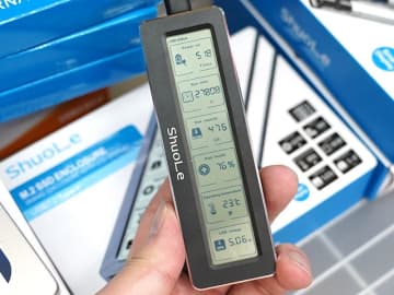 S.M.A.R.T情報を表示できるディスプレイ搭載のM.2 SSDケース