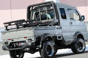軽トラの荷台が進化する！穴あけ不要で簡単装着『トラレール』の実力とは？