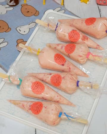 99%洗い物なし！袋でもむだけで簡単「いちごバナナアイス」の作り方