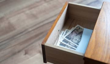 母が「タンス預金が貯まったから住宅ローンの返済にあてて」と500万円をくれました。このままもらってローン返済に使ってもよいのでしょうか？