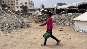 家族を生き続けさせようとする１２歳少女、飢えて死んだ幼い姪　食料も水も欠乏のガザ