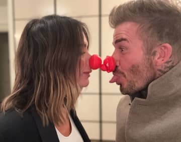 ｢ウケる｣元イングランド代表デヴィッド・ベッカム、元スパイス・ガールズ妻に“マッサージをおねだり”激レアプラベ動画が沸騰