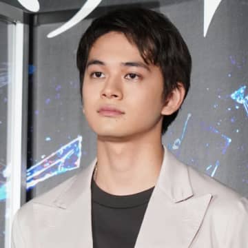 北村匠海、“運命を感じる”親友・伊藤健太郎が撮影したモノクロSHOTに「その顔好きだ」「いい写真すぎる！」