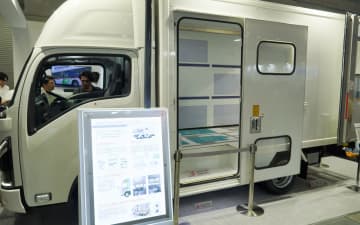 いすゞとUDトラックスが共同出展、「エルフEVウォークスルーバン」など人とくるまのテクノロジー展2025横浜で展示