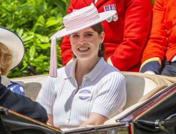 ユージェニー王女、側弯症の手術痕を恥じていたものの母の一声で救われた