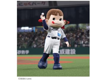 不二家×埼玉西武ライオンズ「ペコちゃんスペシャルナイター」でペコちゃんが始球式！　ガラポン抽選会も
