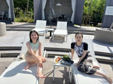 にしおかすみこ、小野真弓と撮影した水着姿の2ショットを公開「こんなオシャレなとこに行っていいのかな？」