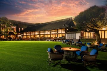 明治記念館「ビアテラス鶺鴒」幻想的な庭園で楽しむ“非日常”ディナーメニュー、厚切りローストビーフなど
