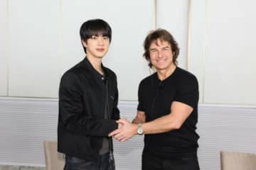 「BTS」JIN、トム・クルーズと会った…ふたりのスーパースターの愉快な会話