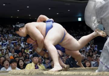 綱とり大の里11連勝　豊昇龍2敗守る、夏場所