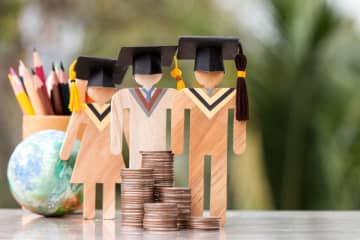 3人兄弟の長男が「大学院」へ進学予定。この場合「多子世帯」ではなくなり、次男からは無償化の“対象外”になりますか？ まだ扶養内であれば大丈夫でしょうか？