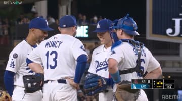 頼んだぞ！山本由伸、ピンチの場面で“胸アツ光景”「泣けるやつ」「良い雰囲気」チームメイトとのやり取りにファン感動
