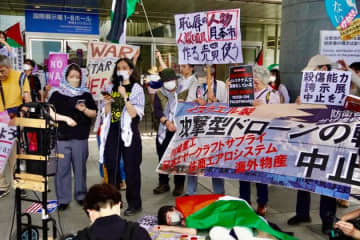 「中立ではなく虐殺の共犯者」。イスラエル企業が出展、武器見本市前で抗議集会