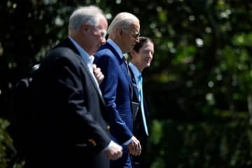 米民主党、大統領任期中のバイデン氏の衰えに衝撃受けるも沈黙守る　新著が明かす内幕