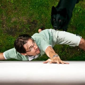『犬に追いかけられる夢』を見たときの心理5選　夢占いの暗示をシチュエーション別に解説