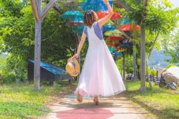 【淡路島】梅雨の空を彩る7色の傘「アンブレラスカイ2025」開催！うずしおクルーズの港 道の駅福良で