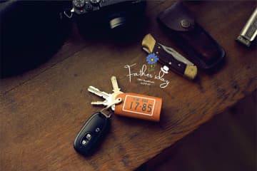 バイク＆車好きパパに贈る本革ギフト　ナンバープレート入りキーケース登場