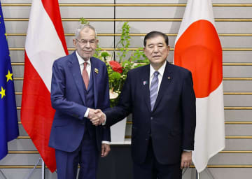 ウクライナ巡り緊密連携　首相とオーストリア大統領