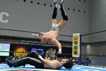 【新日本】マスター・ワトがエックスを撃破し『BOSJ』Aブロック首位戦線に踏みとどまる「3冠王者になろうと、そういう夢が俺自身あります」