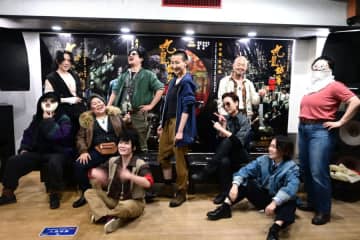 ５億円突破！映画「トワイライト・ウォリアーズ」マサラに紙切れ舞う