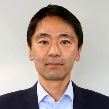 鎌倉・松尾市長が公務中に市議選候補者と握手　公選法違反などの疑い、市民が5人を刑事告発
