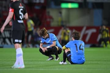 まさかの土壇場での失点。浦和とドローで川崎の選手たちがピッチに倒れ込んだ意味