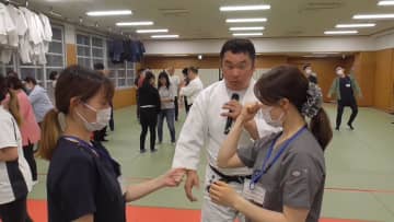 「不審者からも患者からも自分の身を守る」警視庁初の警察官による訪問看護師らに向けた護身術セミナー