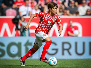 「いまや日本は美しいサッカーだけではない」日本人MFの“ドイツ１位”に韓国メディアが驚愕！「欧州屈指」「ブンデスの鉄人だ」
