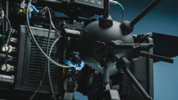 Vicon、バーチャルプロダクション向けカメラトラッキングソリューション「Active Crown」発表。高速・高品質・高精度、干渉を最小限に