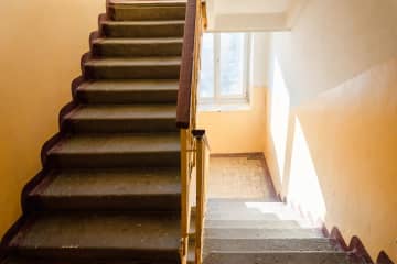 若山牧水の『一家』あらすじ紹介。家族が住む家なのに、なぜその空間はこんなに冷たいのか？