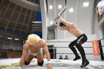【DDT】KANON、「KING OF DDT」準決勝で激突の岡谷英樹に苦杯喫し、さらに遺恨深まる！「5・25後楽園ではこうはいかない。俺は絶対に優勝しなきゃいけないんだ！」